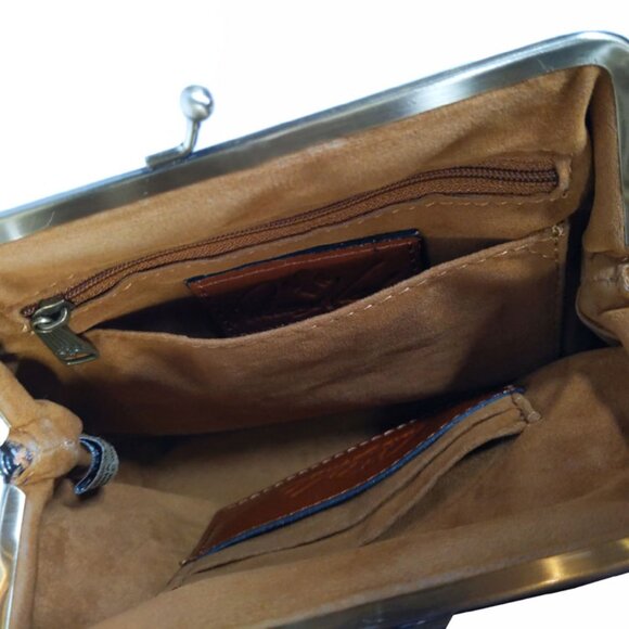 PATRICIA NASH Savena Leather KissLock Wristlet - Picture 7 of 11